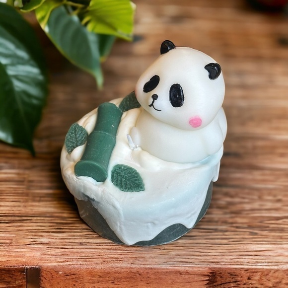 ⚠️SALE Candle // Handmade Panda And Bamboo Candle (Bigger in person) SEND OFFERS - Picture 4 of 4